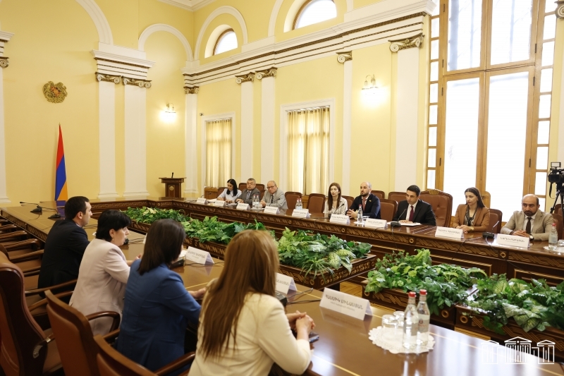 Ален Симонян принял делегацию Арцаха