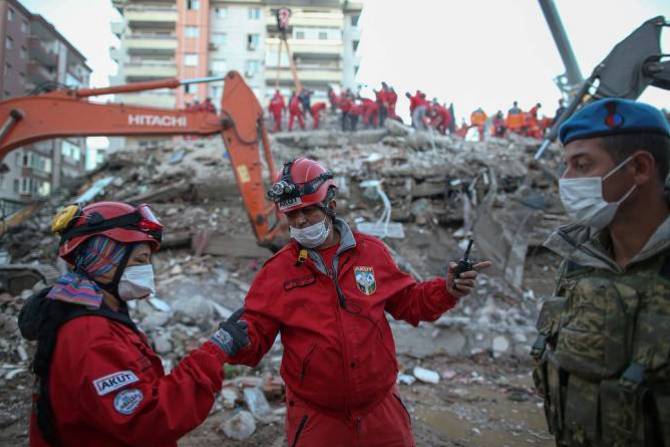 Число жертв землетрясения в Турции превысило полсотни 