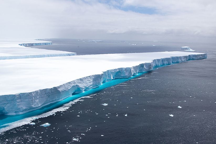 Самый крупный айсберг в мире полностью раскололся