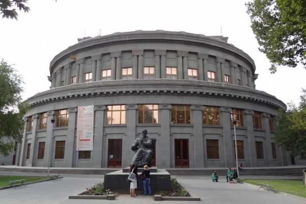 Ամիրյանը ցանկանում է օպերային թատրոնում ռեստորան հիմնել. ««Կայարանային» սննդի կետերից պետք է հրաժարվենք»