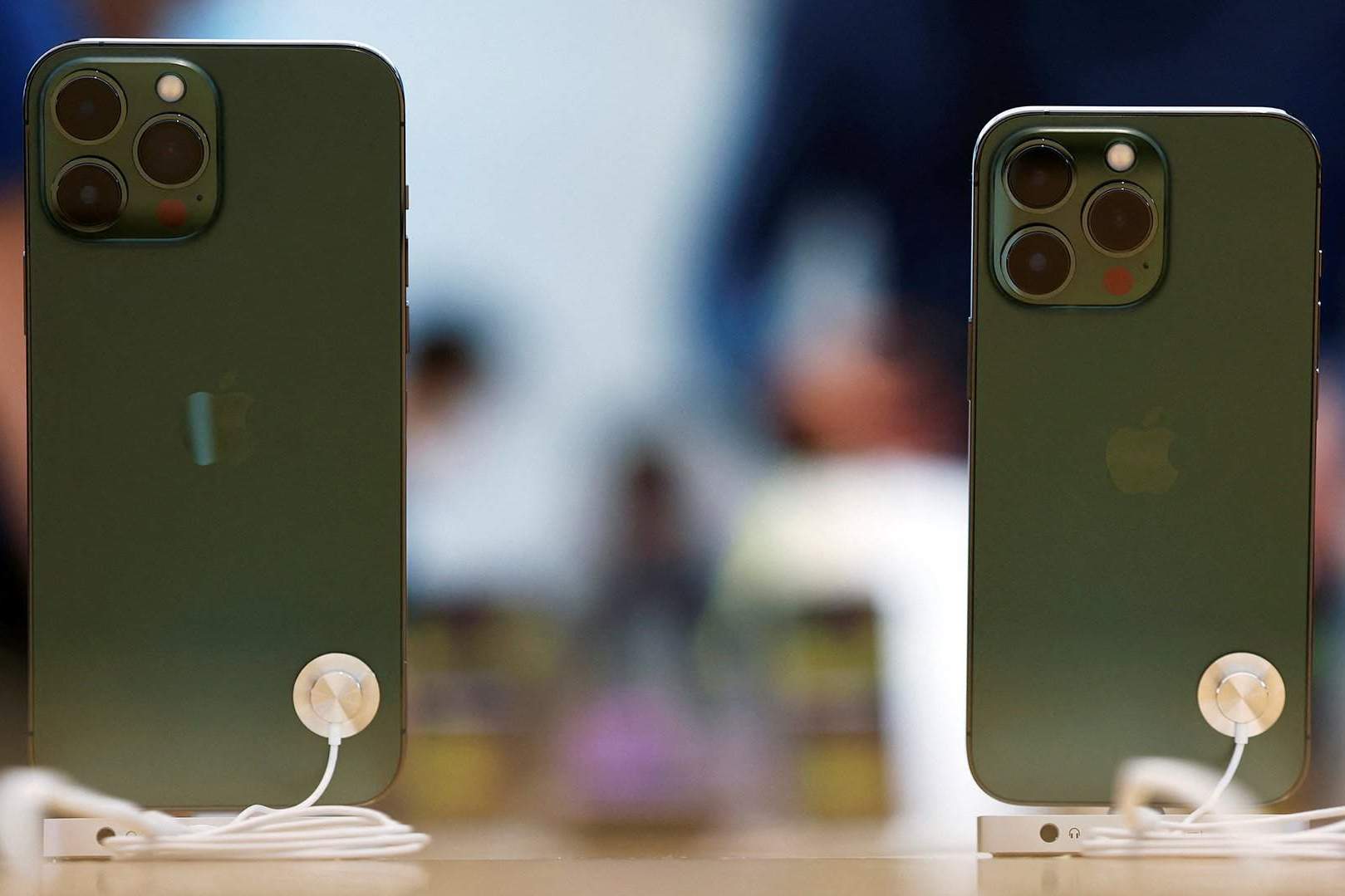 В очередном поколении смартфонов Apple может появиться модель без SIM-карты