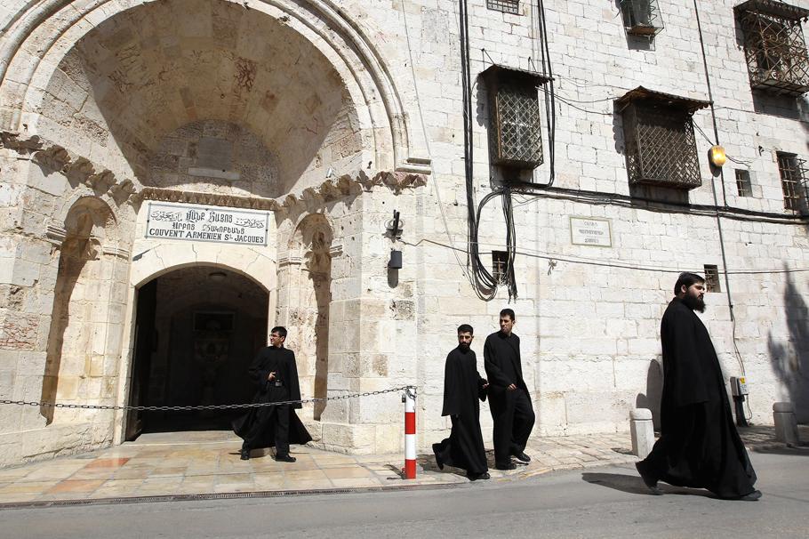 Հայ հոգևորականի վրա թքելու համար հրեա երիտասարդը կտուգանվի շուրջ 379 եվրոյով