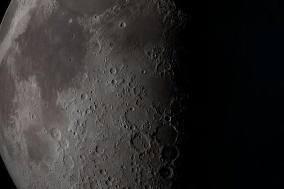 Ученые раскрыли данные о метеорите, врезавшемся в Луну январе этого года