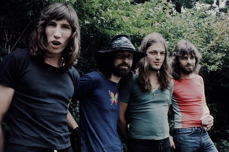 Группа Pink Floyd удаляет свою музыку с цифровых платформ в России