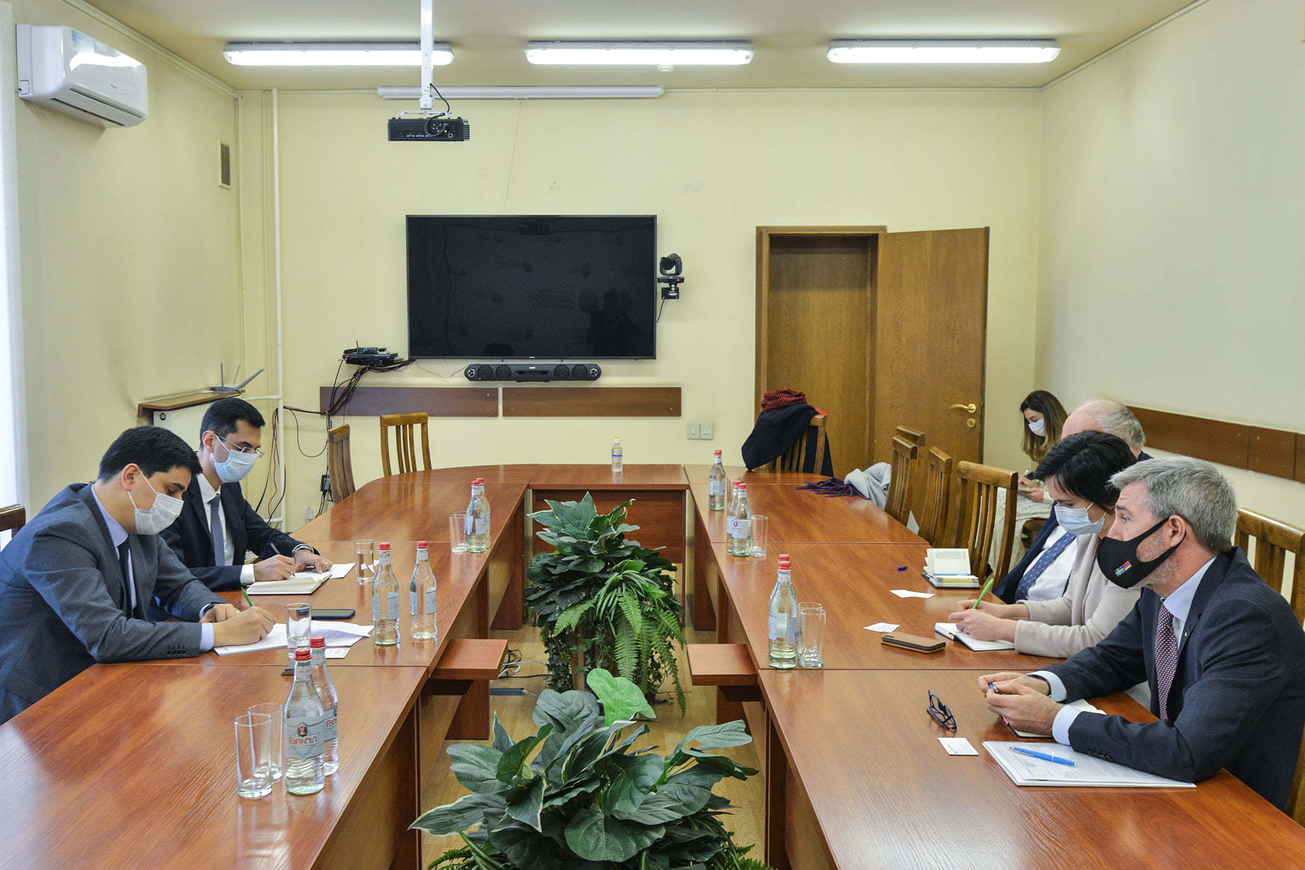 Հայ գերիների վերադարձի և զոհվածների մարմինների փոխանակման գործընթացը ադրբեջանական կողմը ձգձգում է արհեստականորեն․Կիրակոսյանը՝ դեսպաններին