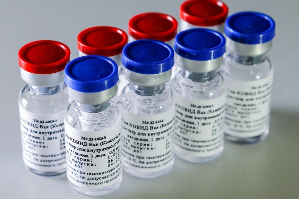Глава Минздрава РФ назвал сроки начала поставок вакцины от коронавируса