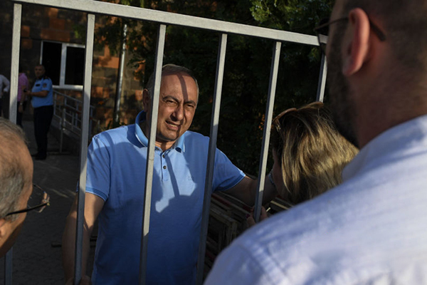 Армен Чарчян доставлен в больницу с сердечным приступом