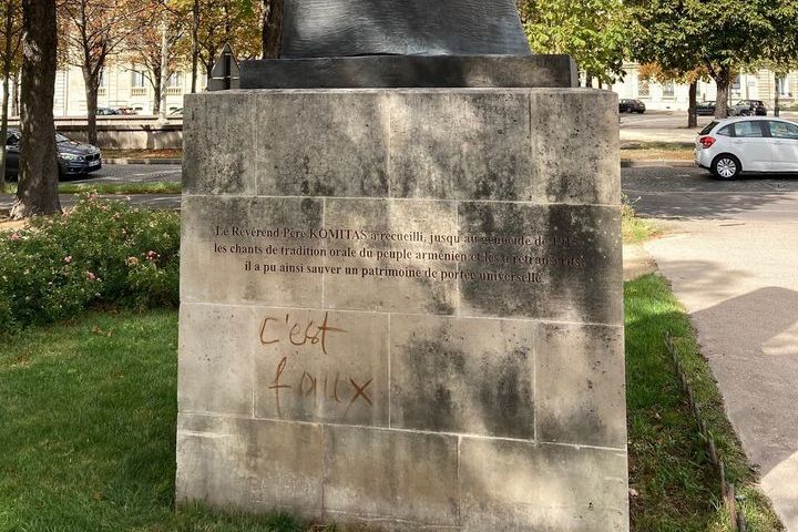 «Ամոթ նրանց»․ Փարիզում պղծել են Կոմիտասի արձանը