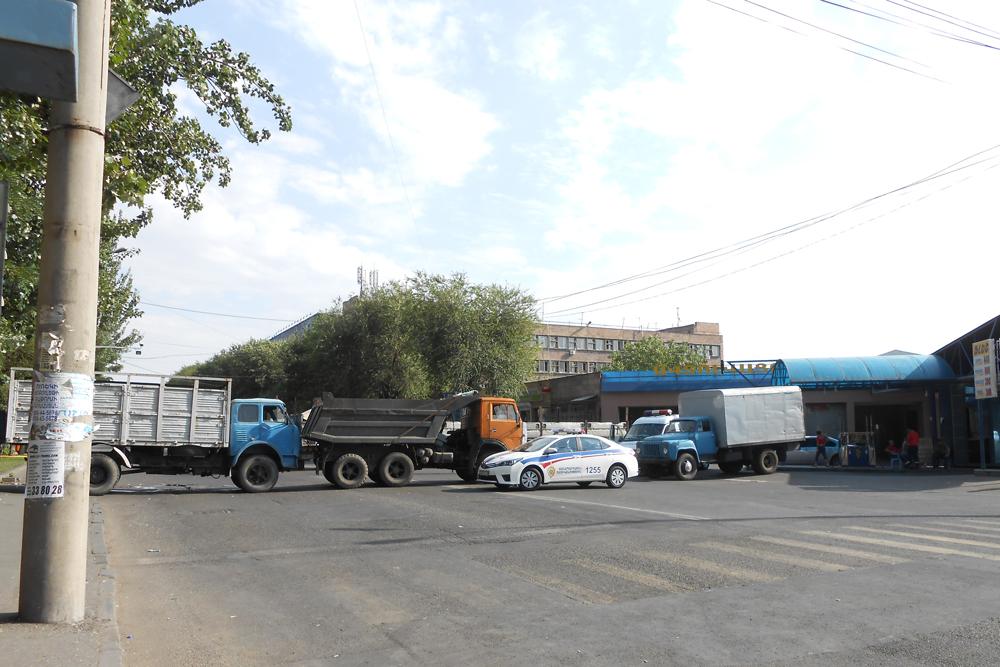 «Սասնա ծռեր» խումբը պահանջում է նախարարին՝ բուժաշխատողների դիմաց. «Շտապօգնության» տնօրեն