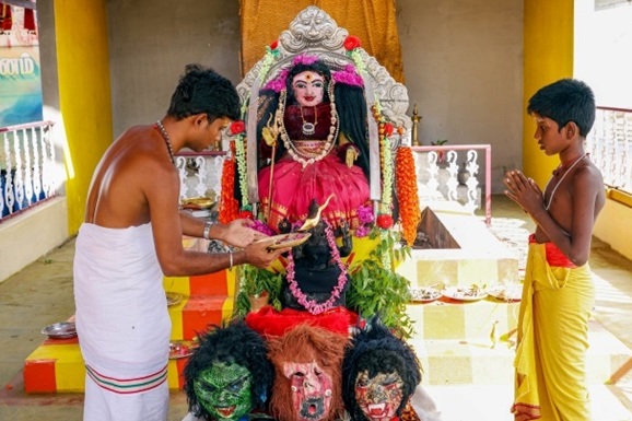Корона Деви: в Индии начали поклоняться богине коронавируса