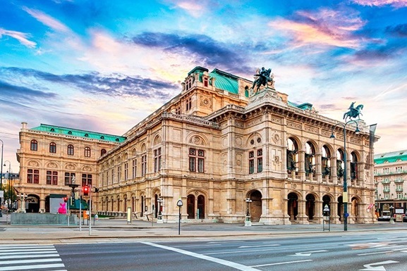 Нельзя кричать «Браво» и брать автограф у артистов: Венская опера перед открытием сезона вводит ряд новых правил 