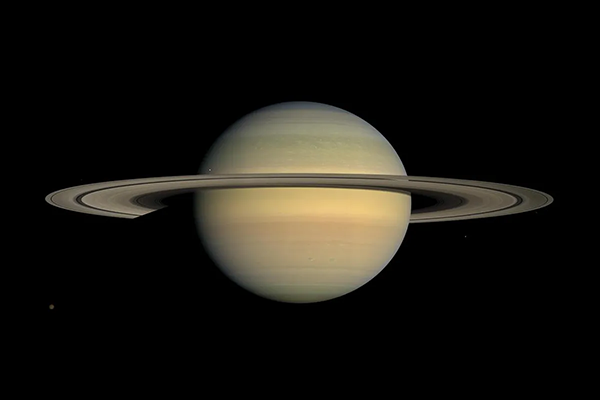 Обогнал Юпитер: Сатурн стал планетой с наибольшим количеством спутников в Солнечной системе