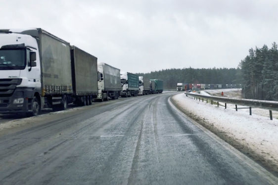 Ларс закрыт: со стороны России скопилось более 490 грузовиков