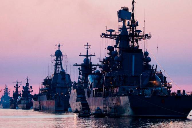 Российские корабли и авиация провели военные маневры в Средиземном море