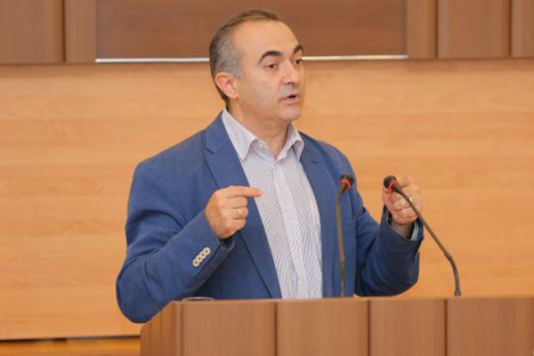 «Վարի ենք տալու էս ամեն ինչը։ Մեզ միասնություն է պետք։ Խնդրում եմ». նախագահի խորհրդականը դիմում է բոլորին