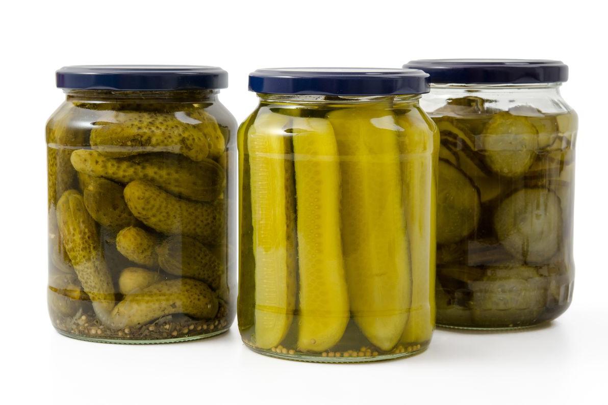 Экологично и экономично: в Баварии решили бороться с гололедом с помощью… огуречного рассола