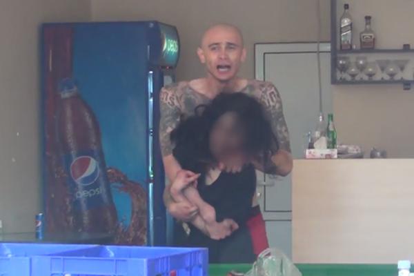 В Ереване полицейский снайпер обезвредил захватившего в заложники девушку мужчину