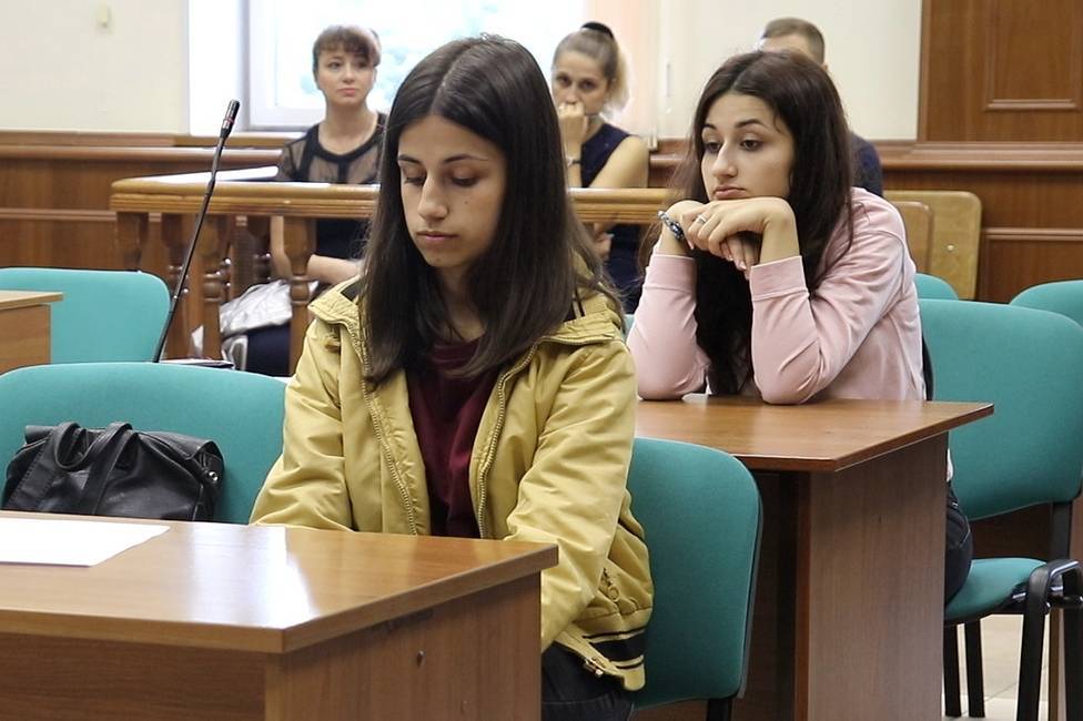 Сестер Хачатурян признали потерпевшими по делу о насилии: защита надеется на прекращение уголовного преследования девушек