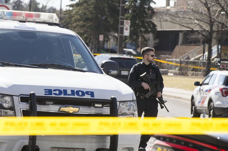 Трагедия в Канаде: мужчина, переодевшийся полицейским, застрелил не менее 17 человек