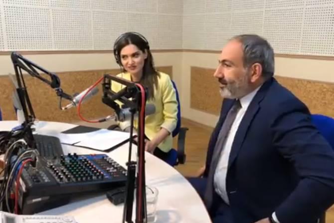 В День радио премьер-министр Пашинян неожиданно посетил Общественное радио