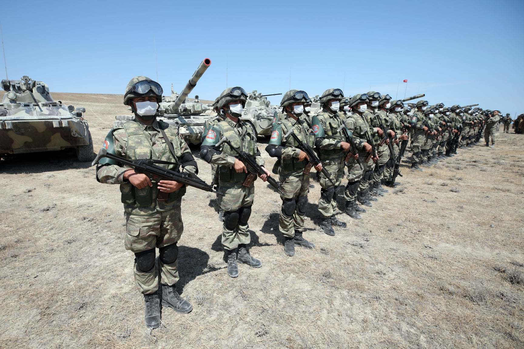 Турция отправляет сирийских боевиков в Азербайджан, сообщают Reuters и The Guardian
