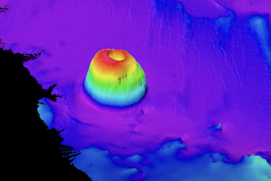 В Тихом океане обнаружили подводный вулкан необычной формы