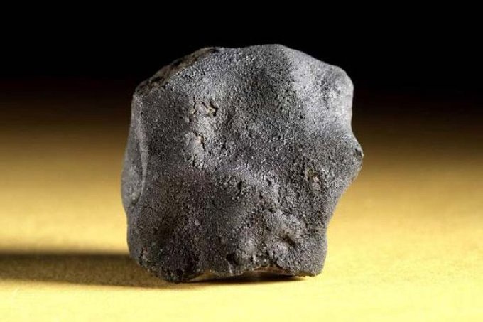В осколках метеорита нашли cледы древнейшей жидкости Солнечной системы 
