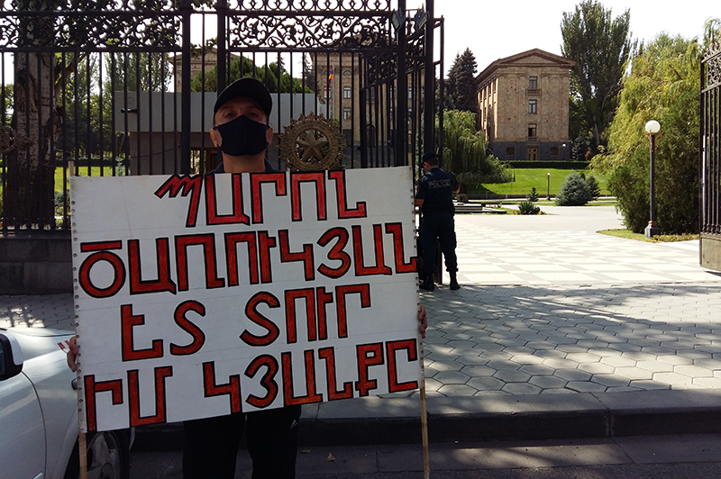 Քաղաքացին Ծառուկյանից պահանջ ունի, բայց ինչի համար՝ չի մանրամասնում