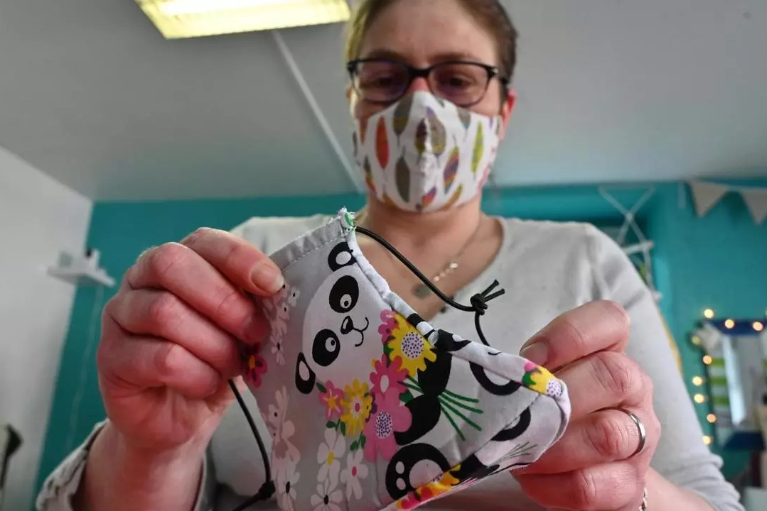 После недостатка Франция столкнулась с переизбытком масок