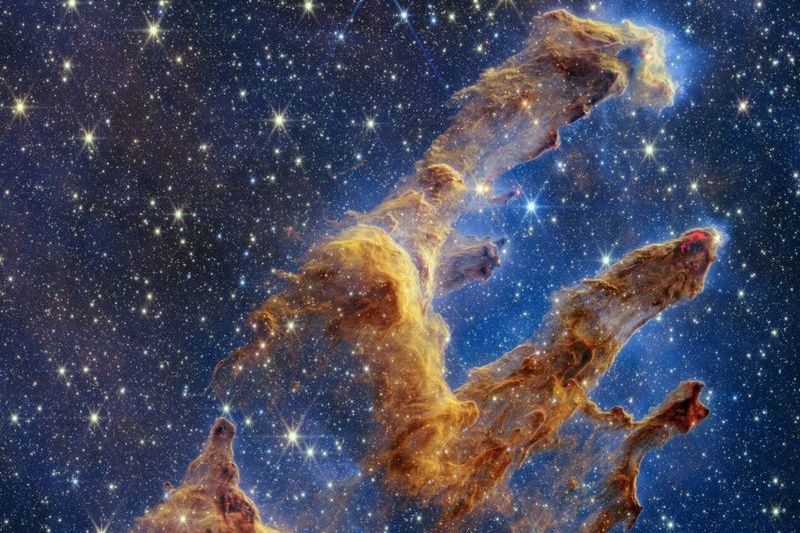 Одно из самых красивых мест в космосе: телескоп «Джеймс Уэбб» запечатлел «Столпы творения»