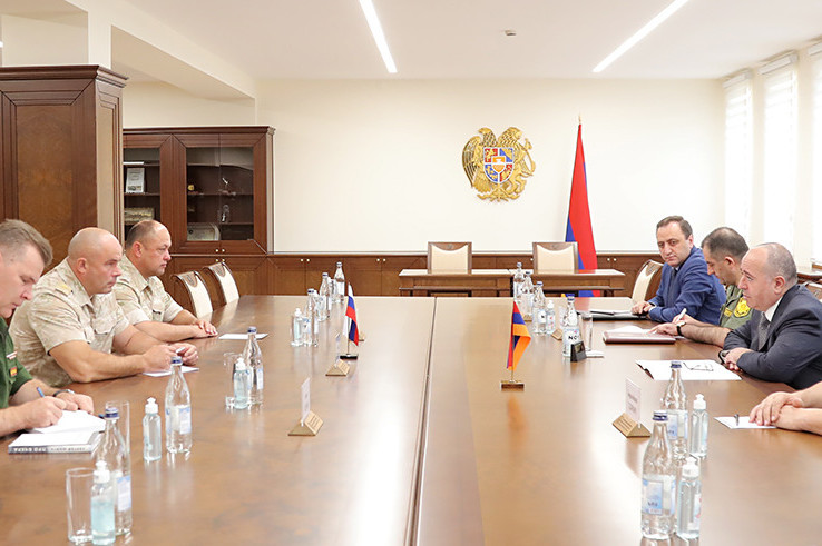 Արցախում խաղաղապահ զորախմբի նոր հրամանատարը հյուրընկալվել է նախարար Կարապետյանին