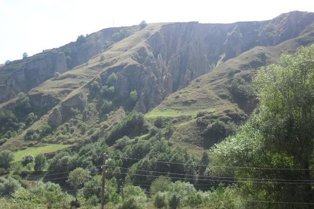 Սյունիքի Խոզնավար գյուղի պետական սահմանից 1.5 կմ առաջացած ադրբեջանցիների հետ ծեծկռտուքի հետևանքով 11 հայ զինվոր է վնասվածք ստացել