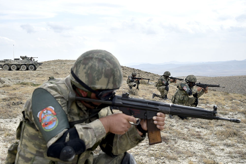 Азербайджанцы продолжают обстреливать армянское приграничное село Кут