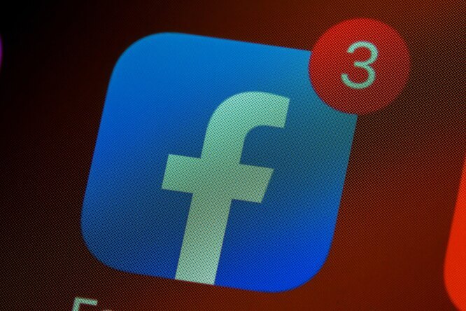 Facebook усиливает борьбу с фейковыми новостями, связанными с коронавирусом