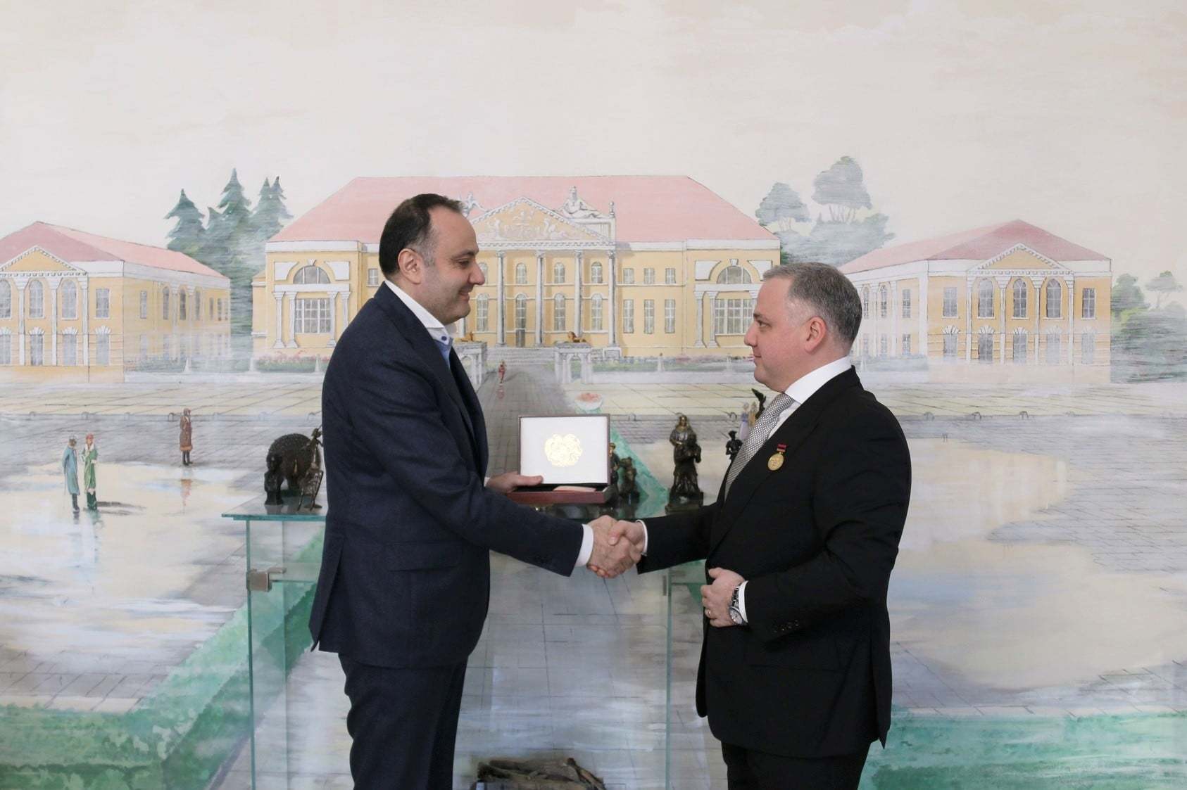 Посол Армении в РФ вручил гендиректору компании «АРМТОРГ» памятную Лазаревскую медаль