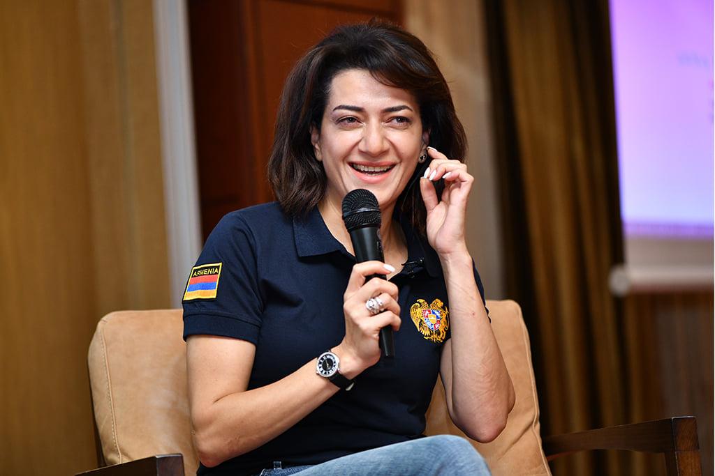 Քաջալերելով Աննայի գործունեությունը, քաջալերում եմ կանանց ակտիվությունը․ Փաշինյանը՝ հայկական ընտանիքի իր պատկերացումների մասին