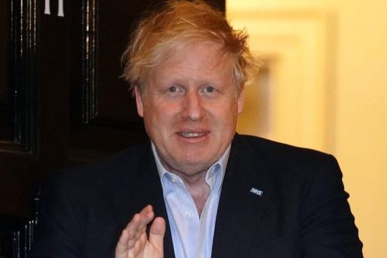 «Он в великолепном расположении духа»: британский премьер Борис Джонсон переведен из реанимации в общее отделение 