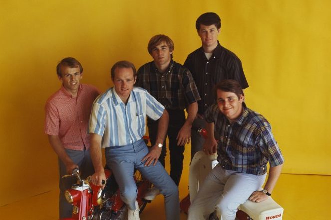 Отмечающая в этом году свое 60-летие группа Beach Boys выпустит обновленное издание сборника своих лучших хитов