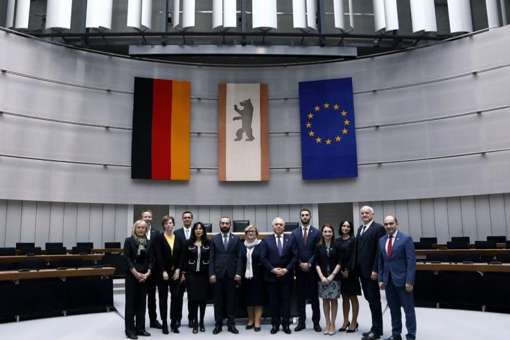 В Берлине председатель НС Армении предложил Германии включить тему Геноцида армян в школьные учебники