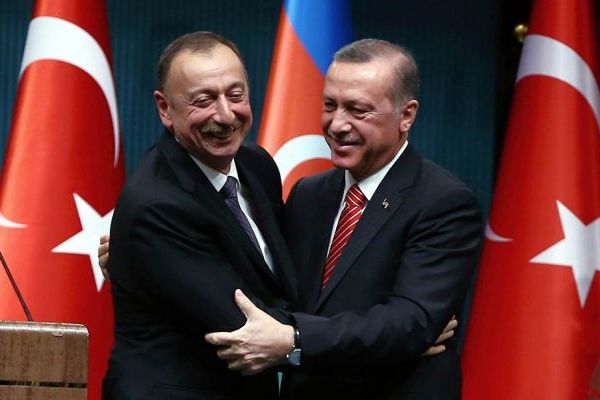 Эрдоган продолжает манипуляции, идя ва-банк с меньшими братьями