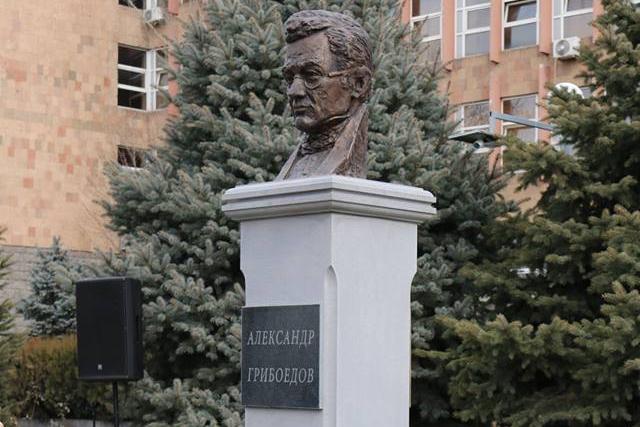 В парке Российско-Армянского университета в Ереване установили бюст Александра Грибоедова