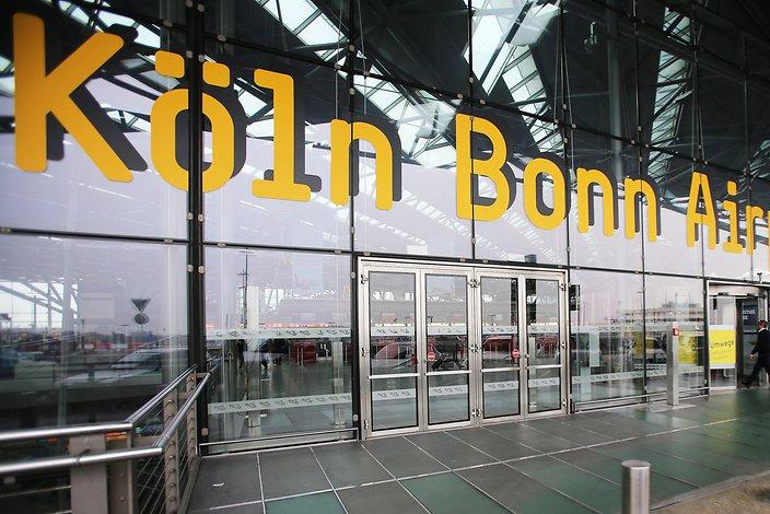 Работа аэропорта Кельн/Бонн парализована из-за возможной угрозы безопасности
