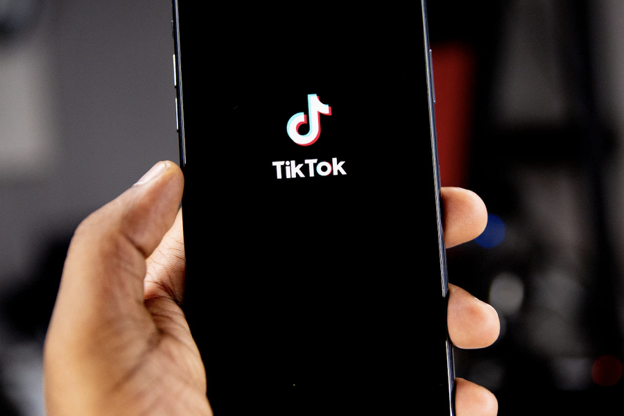 Владельцы TikTok начали вести переговоры с потенциальными покупателями соцсети: NYP