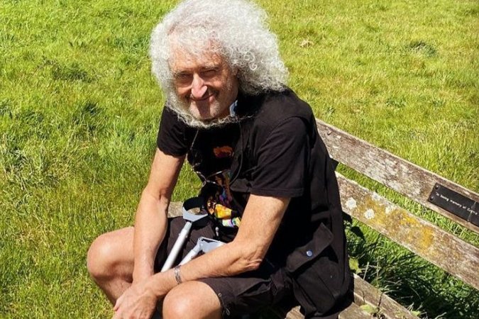 Гитарист легендарной группы Queen Брайан Мэй сообщил, что его забрали в больницу с сердечным приступом