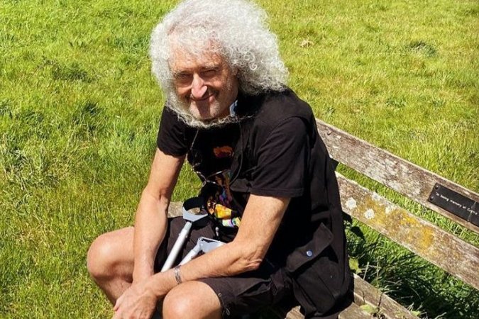Гитарист легендарной группы Queen Брайан Мэй сообщил, что его забрали в больницу с сердечным приступом