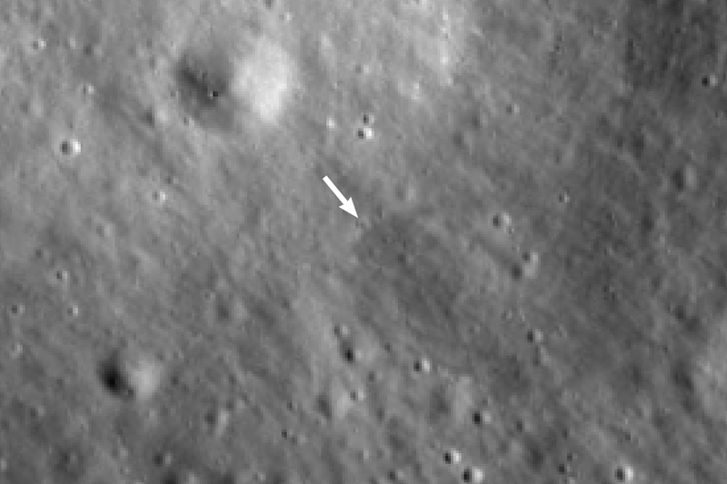 Орбитальный зонд заснял место крушения китайского микроспутника «Лунцзян-2» на обратной стороне Луны