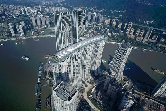 Необычное архитектурное сооружение: в Китае построили «горизонтальный небоскреб»