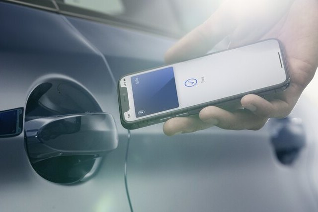 iOS 14 превратит iPhone в ключ от автомобиля: BMW станет первым автопроизводителем, который позволит использовать смартфон для доступа в машину