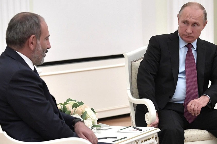Путин и Пашинян обсудили ситуацию в зоне нагорно-карабахского конфликта