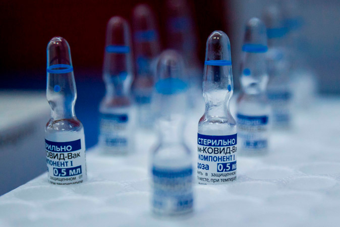 Росздравнадзор: ни одной смерти из-за российских вакцин от коронавируса не зафиксировано